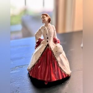 ROYAL DOULTON FIGURINE, TITLED “THE ERMINE COAT” HN1981